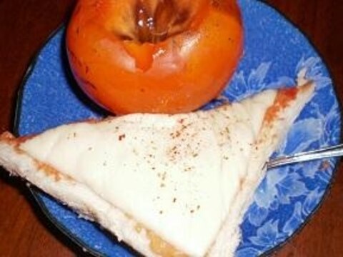 柿ジャムチーズトーストと熟しガキ